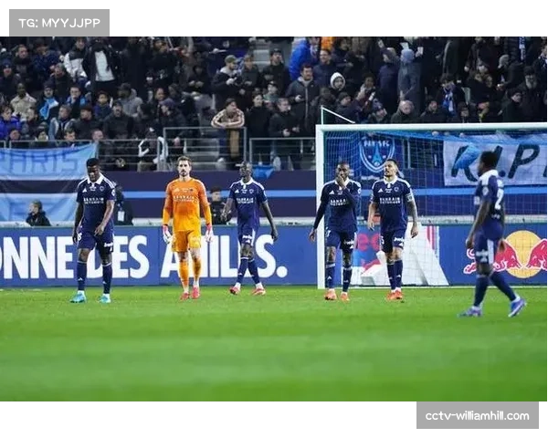 里尔对阵里昂，上半场双方门将均做出关键扑救